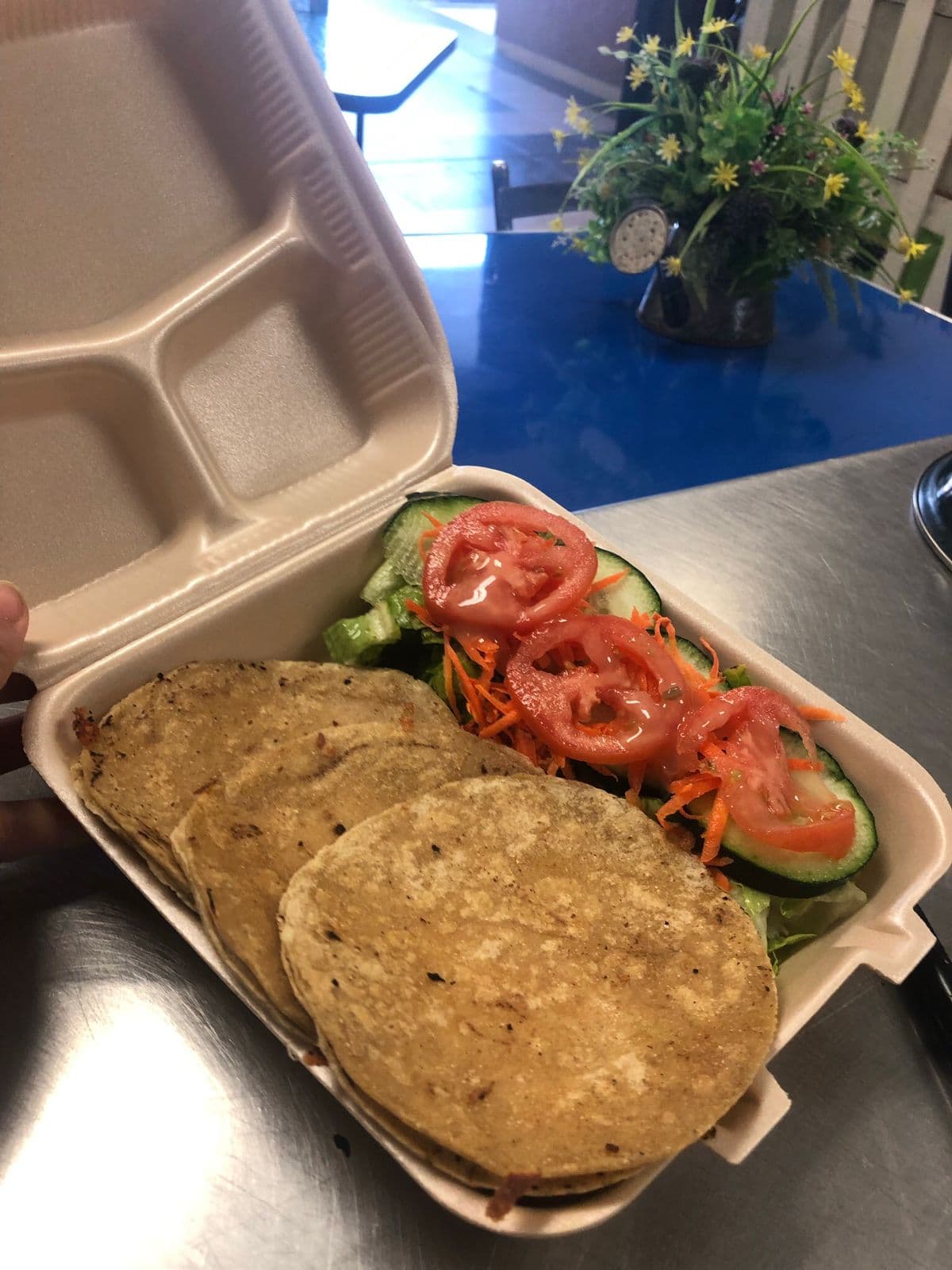 Quesadilla de Maíz y Ensalada