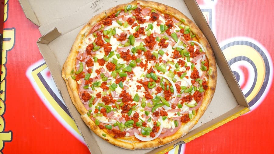 Pizza de 3 Ingredientes + Pan con Ajo y Queso
