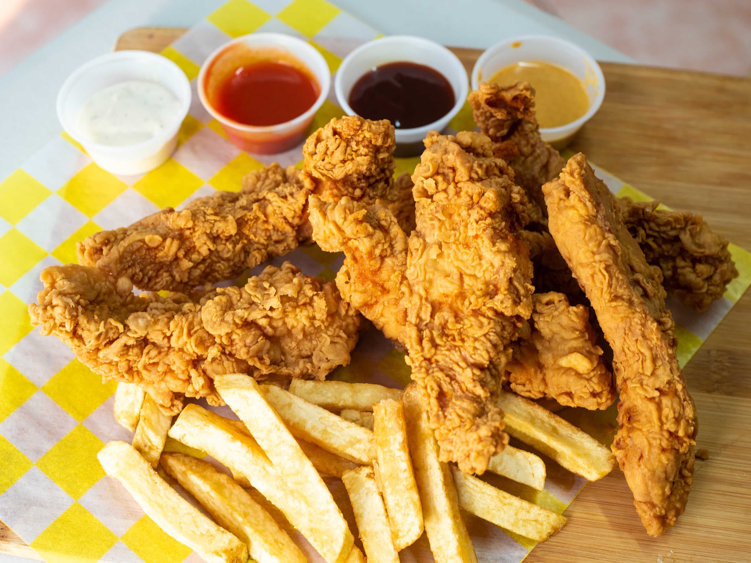 Tenders (10 Piezas) + 2 Bebidas