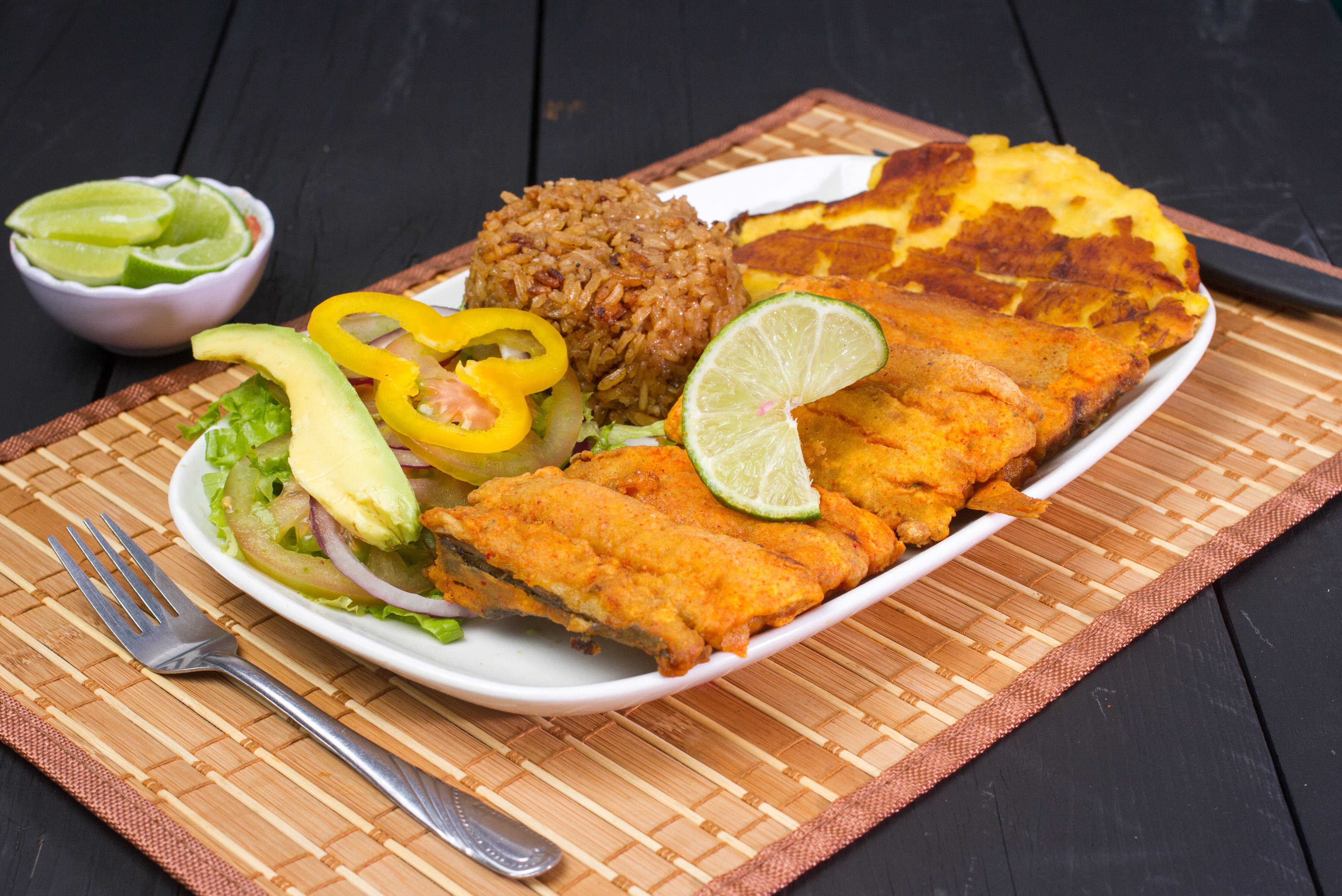 Sierra frita o en salsa de coco (270 gm)