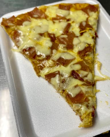 Pizza Hawaiana Mediana 8 Porciones + Econolitro