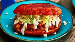 Pambazo con Guisado