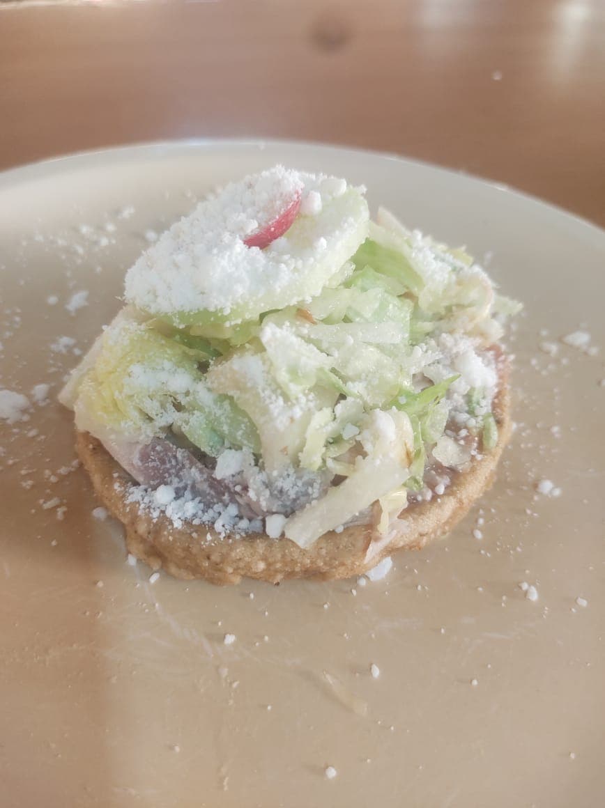 2 Sopes de Carne + Bebida.