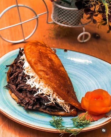 Empanada Asado Negro