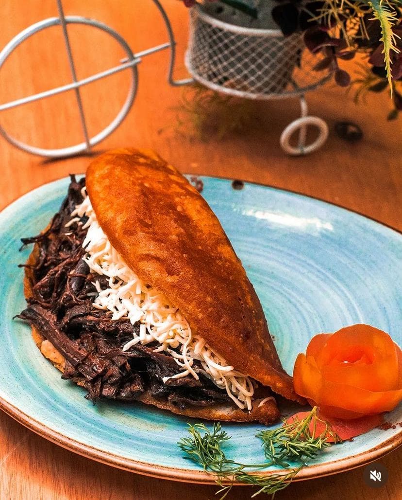 Empanada Asado Negro
