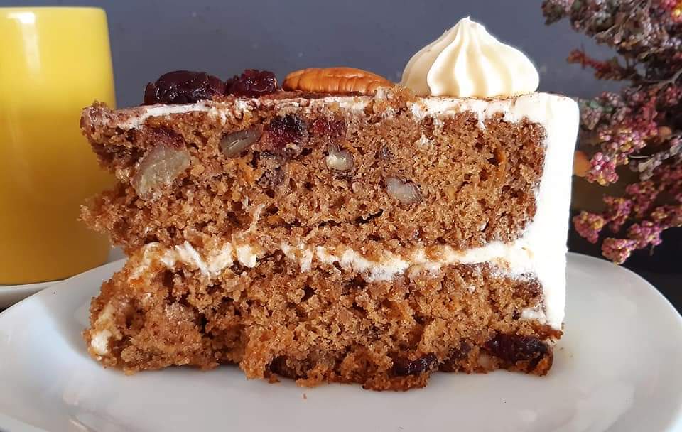 Pastel de Zanahoria + Frappé de Caramelo
