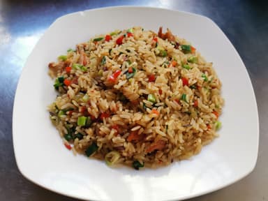 Entero de Arroz con Chicharron