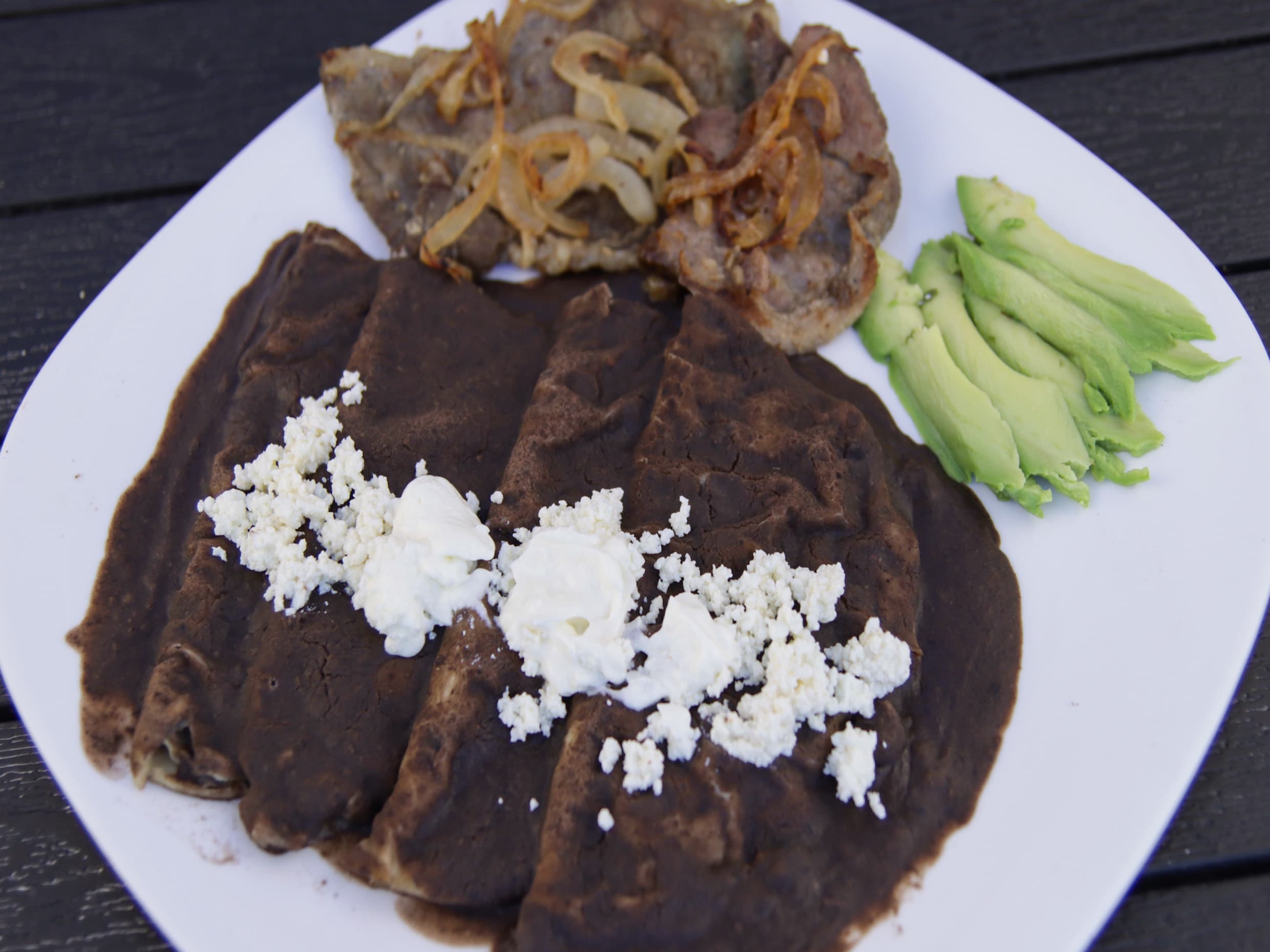 Orden de 4 Enfrijoladas de Queso con Bistec