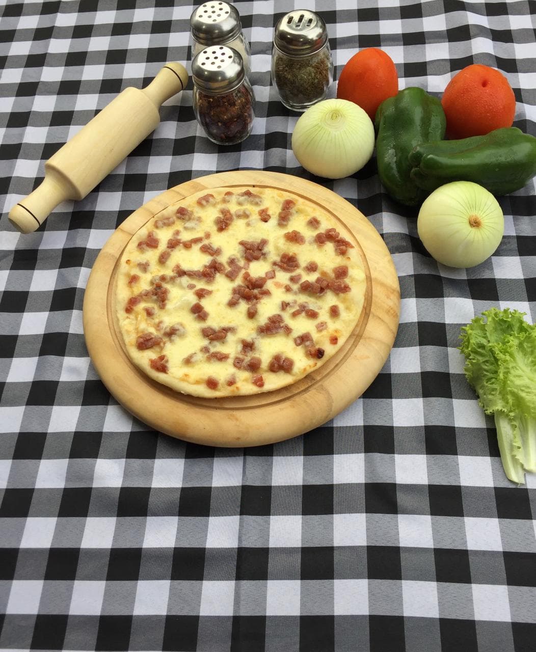 Pizza Medium con Bocadillo 12 Porciones