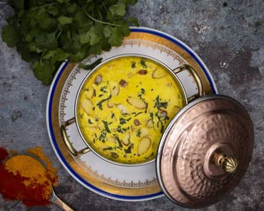 Sopa de Pollo y Almendras Shorba