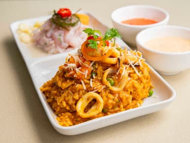 Ceviche de Pescado y Arroz con Mariscos