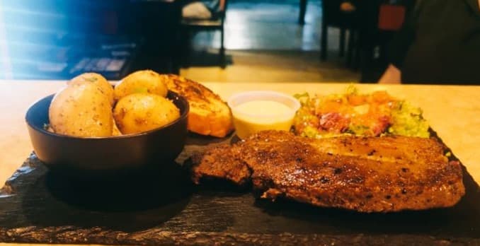 Churrasco 250 g + 2 acompañamientos