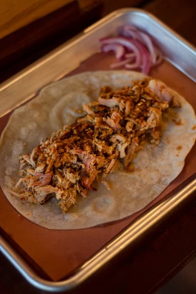TACO DE PUERCO DESHEBRADO