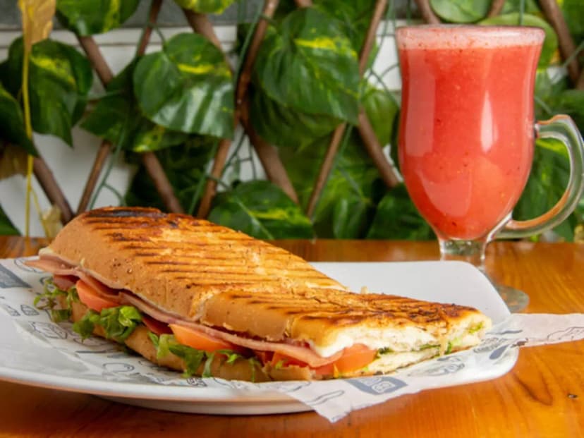 Fruteria y Heladeria Quirigua (Modelia)