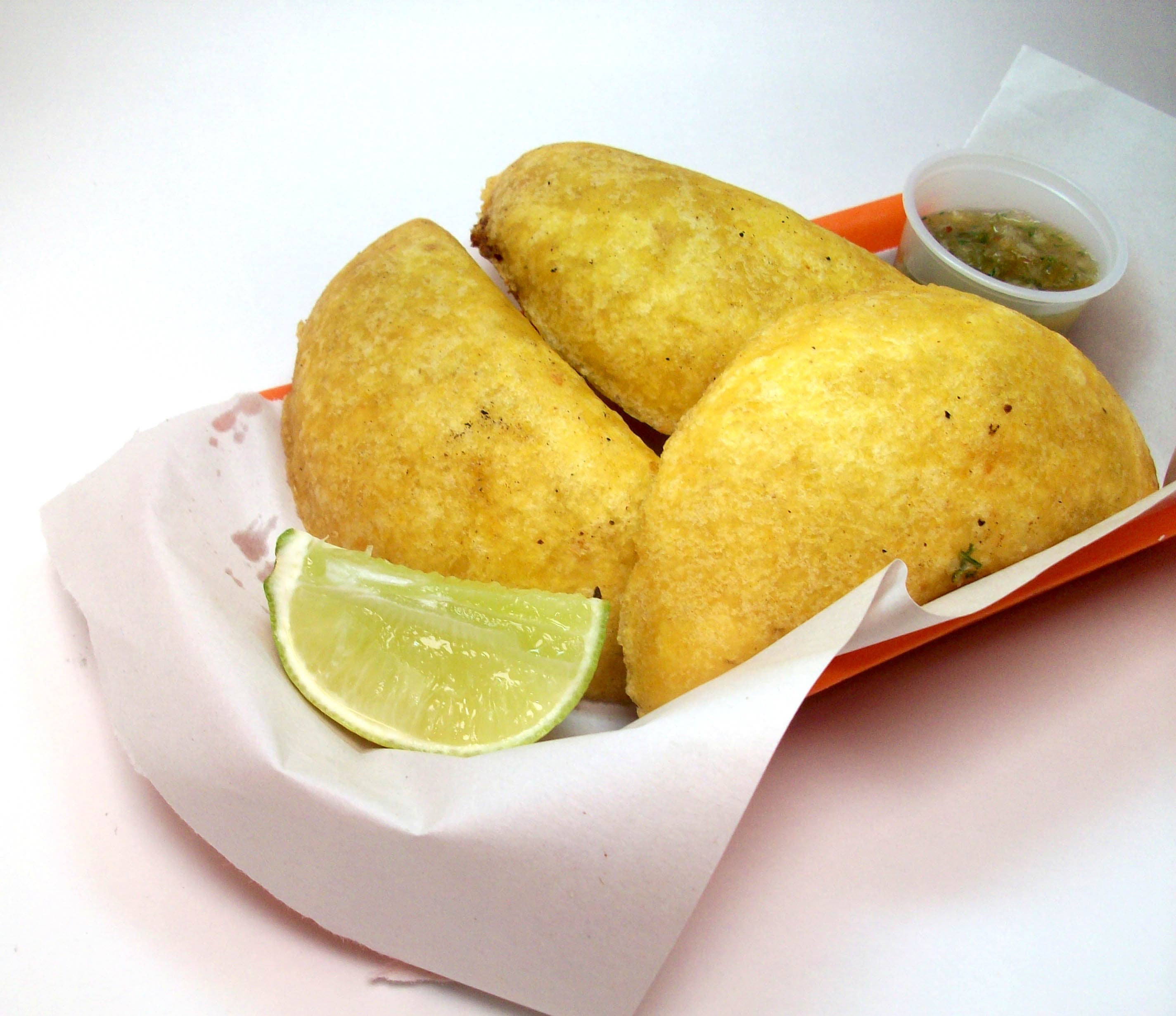 3 Empanadas más Gaseosa 400ml