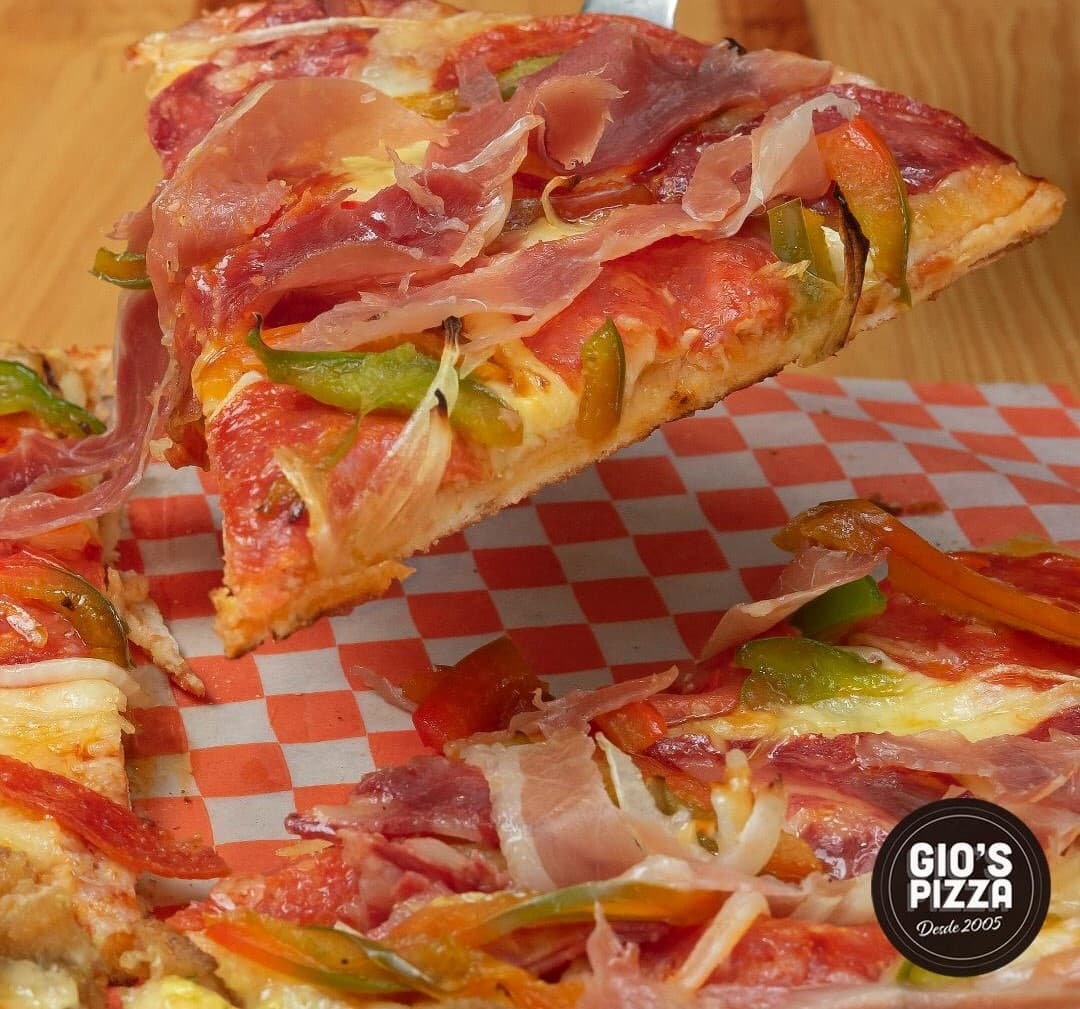 Pizza Tres Carnes Gio's Personal