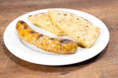Chorizo de Pollo con Arepa y Gaseosa 400 Ml