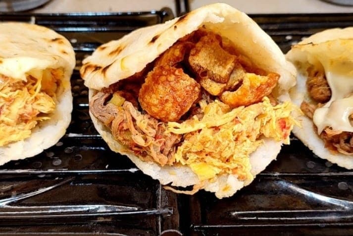 Combo Arepa con Todo + Arepa con Todo Especial