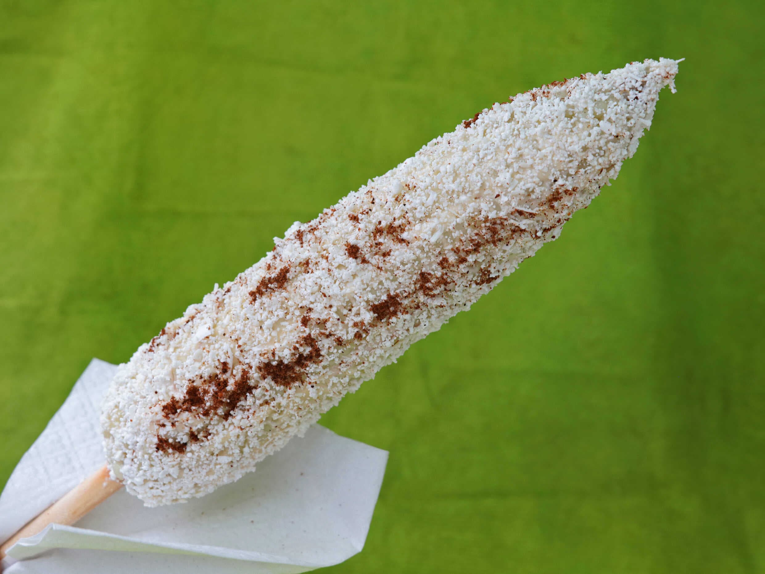Elote con Limón y Sal