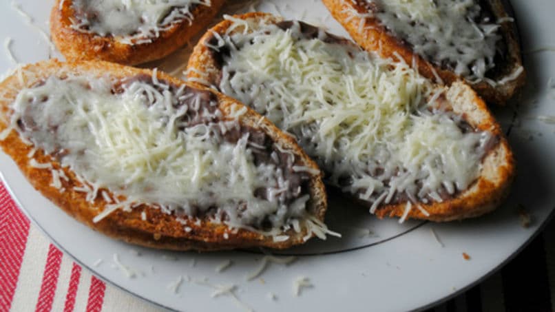 Molletes Salado de Frijol