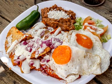 Chilaquiles con huevo.