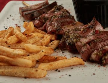 Chuzo de Costilla con Papas a la Francesa