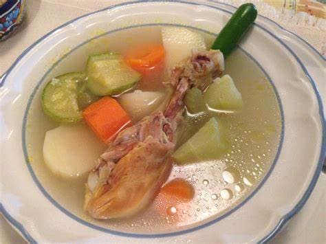 CALDO DE POLLO