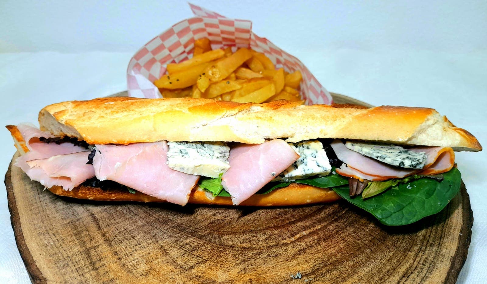 1 Sandwich "Jamón Ahumado" + 1 Pepsi 330ml