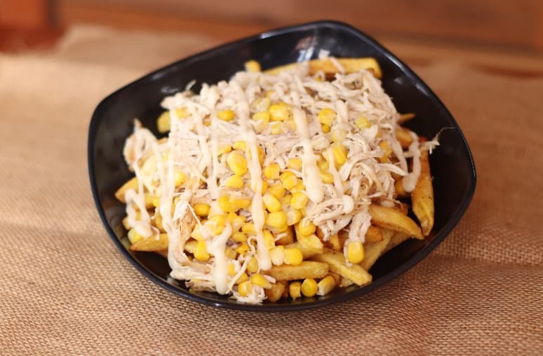 Papas con Pollo y Maicitos