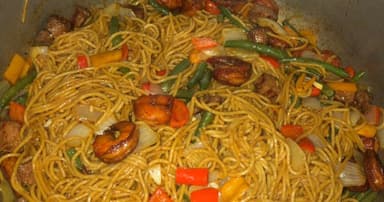 Pasta con Carnes Mixtas y Camarones