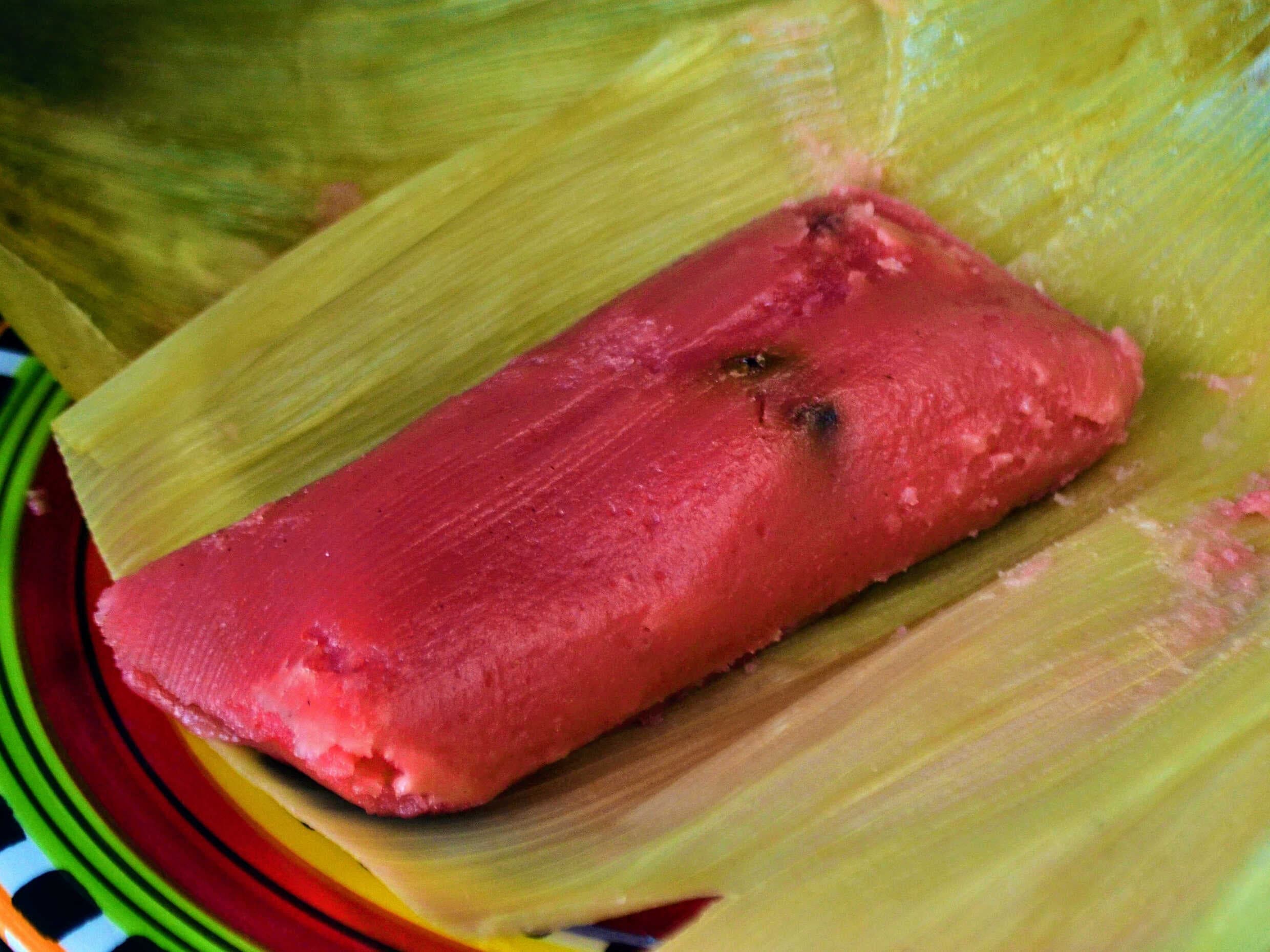 TAMAL DE FRESAS CON PASAS