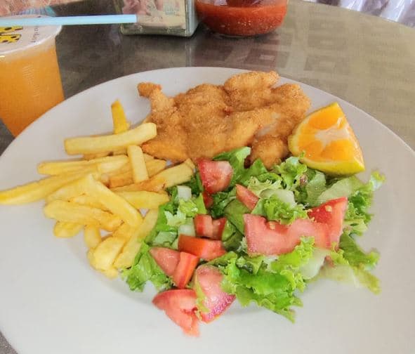 Pescado con Papas + Refresco de la casa