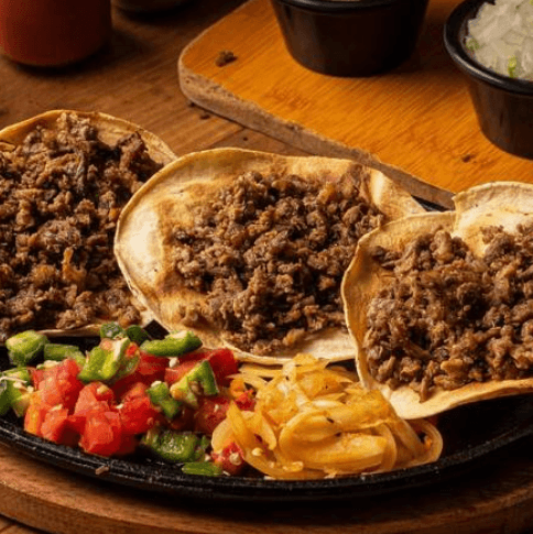 Tostada de carne asada.