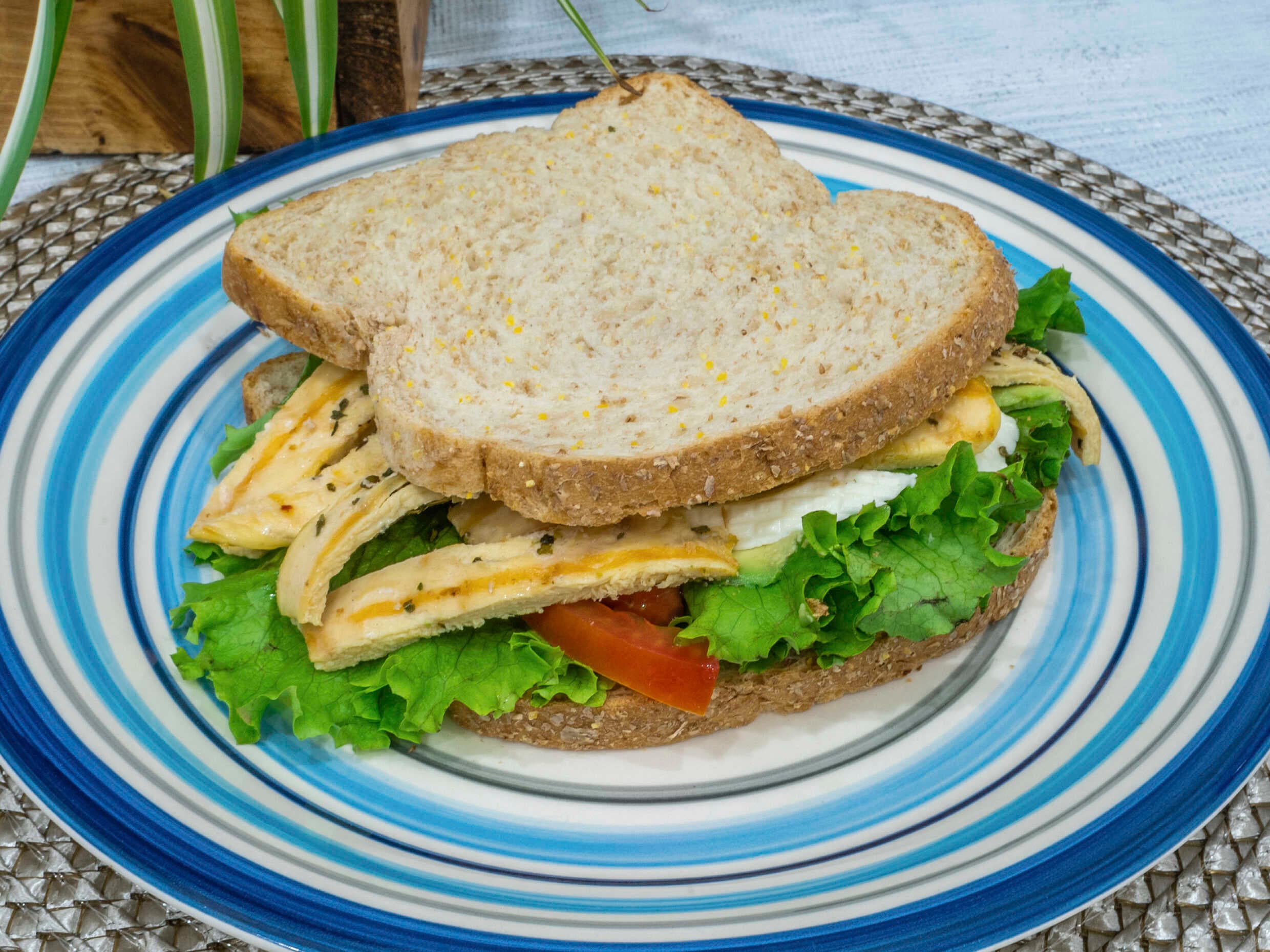 SANDWICH JAMON DE PAVO + REFRESCO