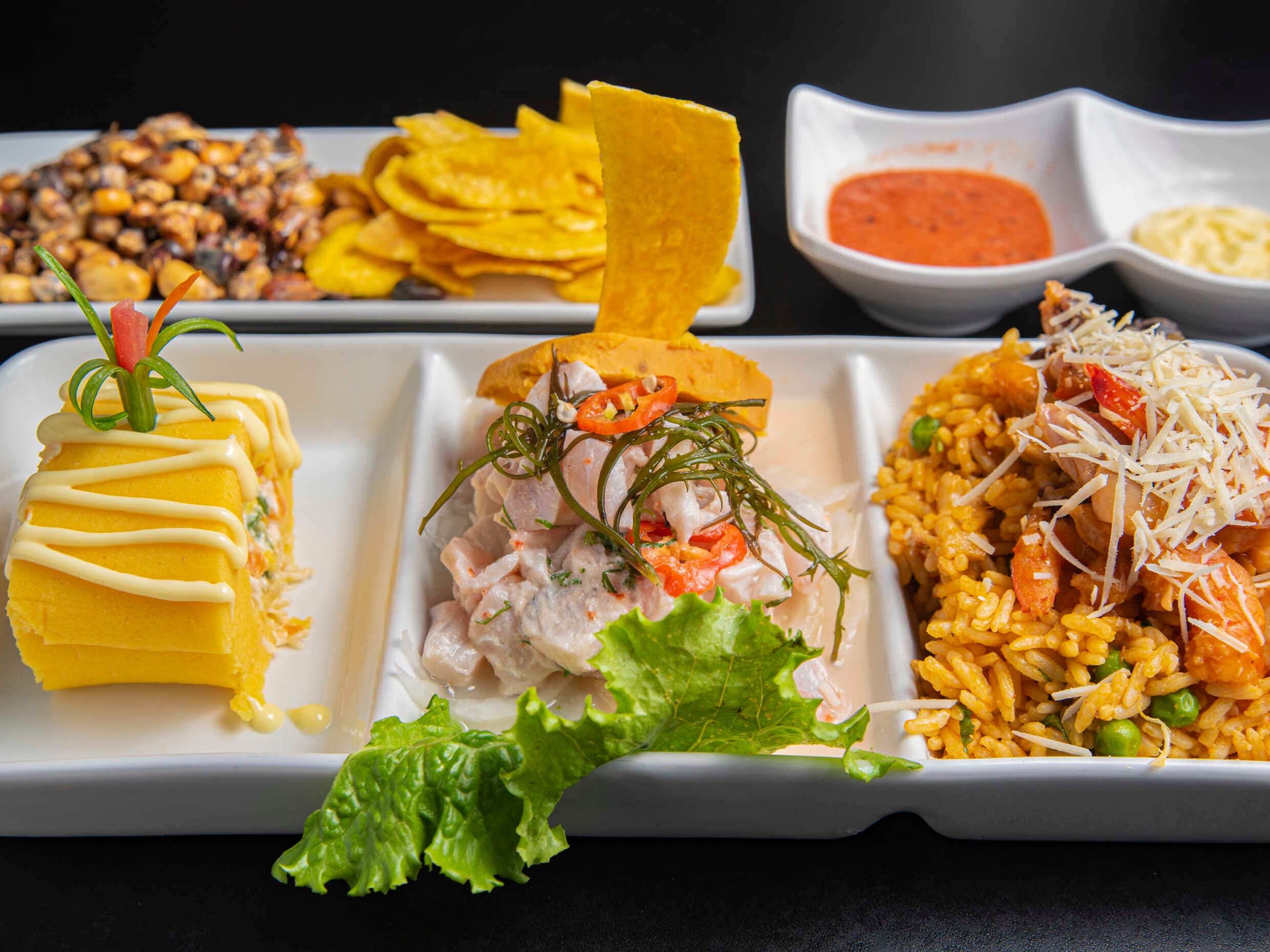 Ceviche con Causa y Arroz con Mariscos Arrisotado