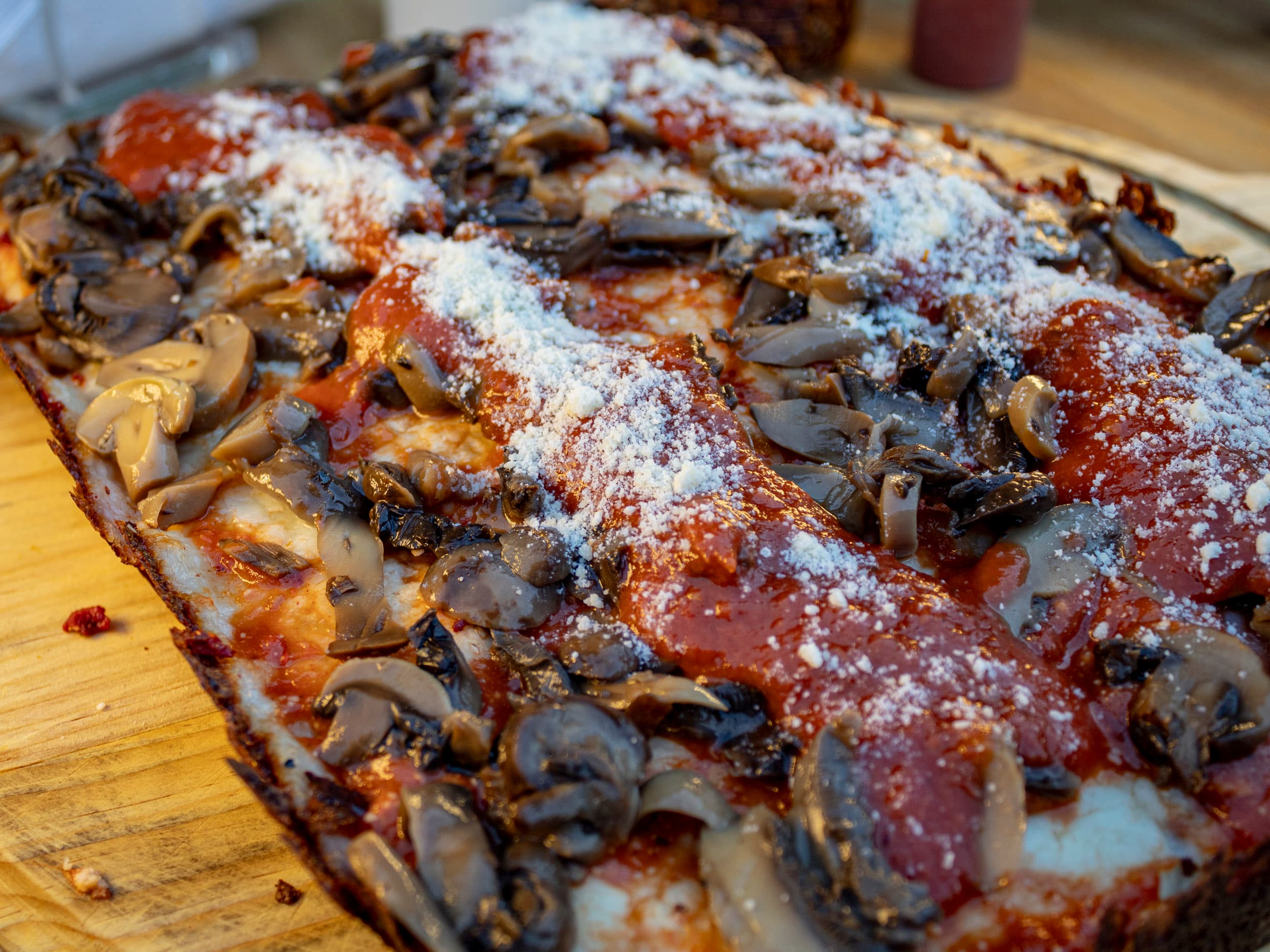 Detroit Style Pizza de Champiñon