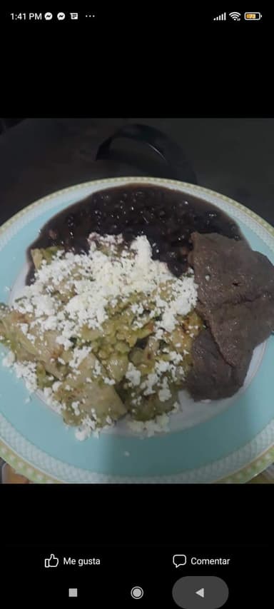 Estrujadas con Frijoles y Cecina