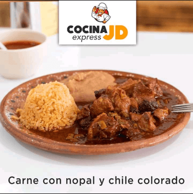 Carne con nopal y chile colorado + Bebida