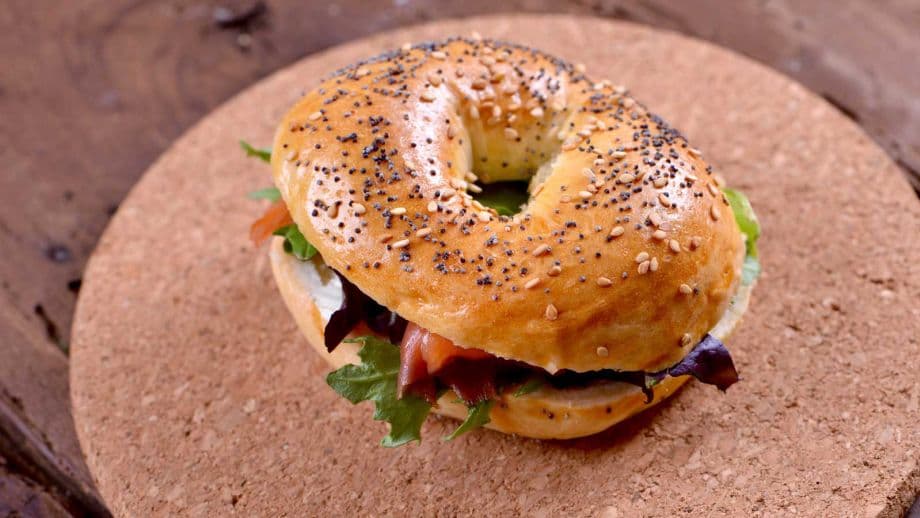 Bagel Sencillo(Acompañado de ens. de papa/verde)