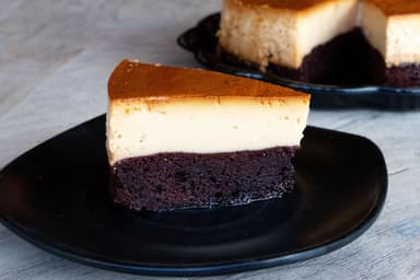 Rebanada de Chocoflan preparada