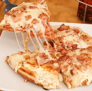 Pizza Estofada Carne y Tocineta Pequeña
