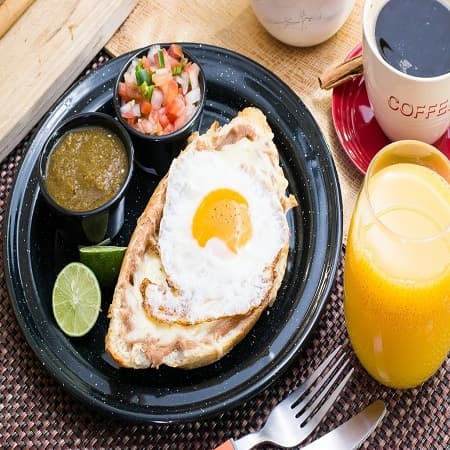 Mollete de Huevo estrellado