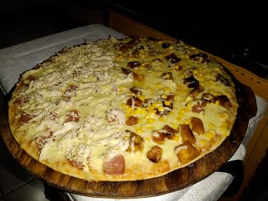 Pizza mediana 8 Porciones 2 ingredientes