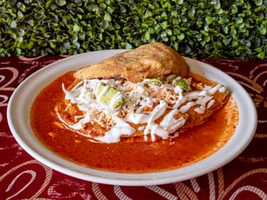Milanesa de Pollo con Enchiladas Rojas o Verdes
