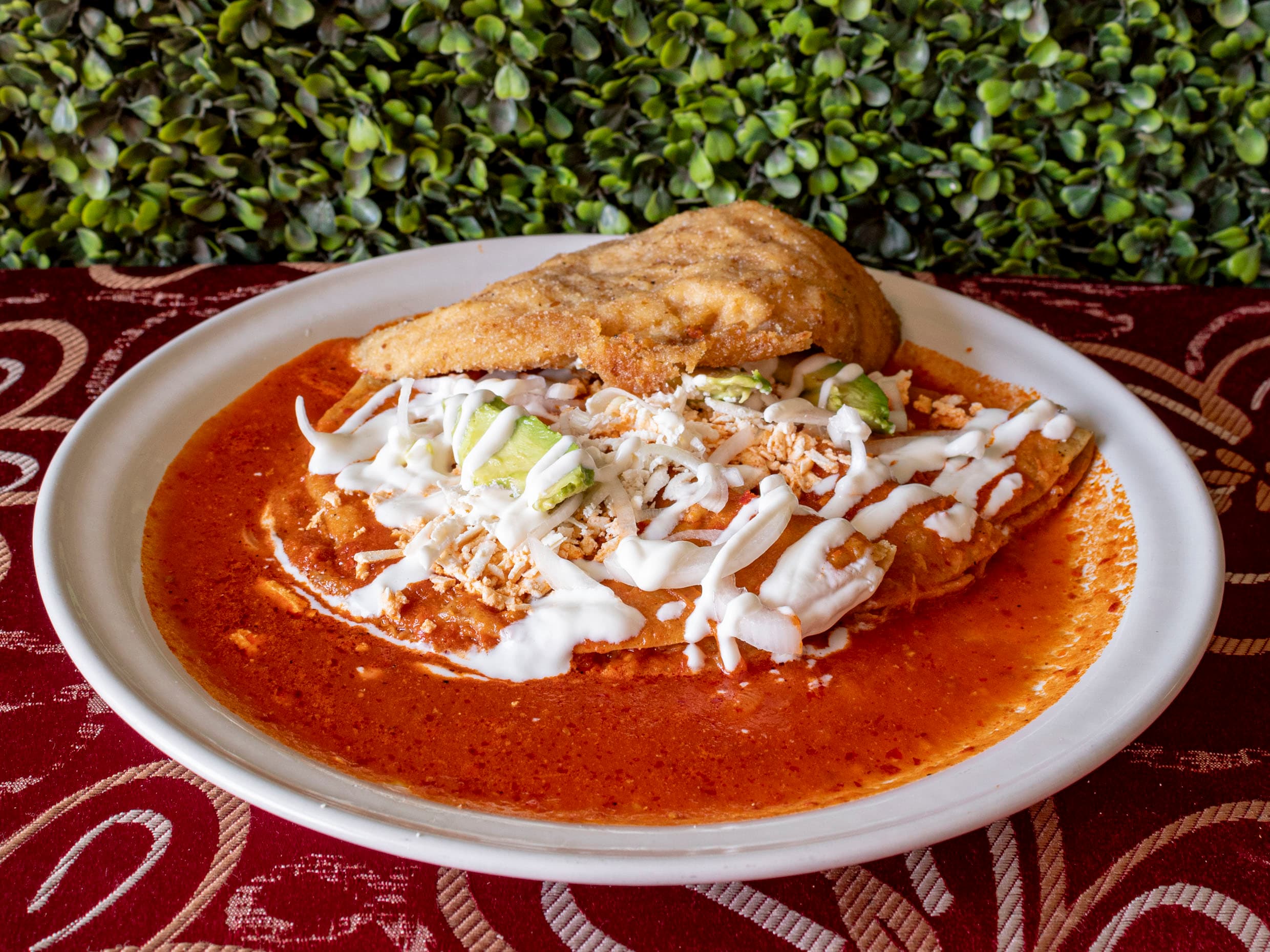 Milanesa de Pollo con Enchiladas Rojas o Verdes