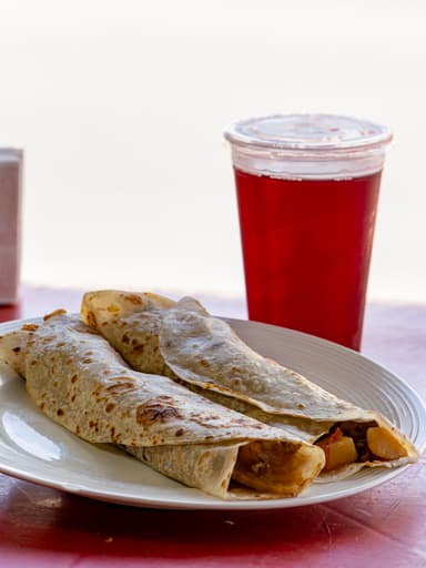 Combo de 2 Pz Burritos y Agua Fresca del Día