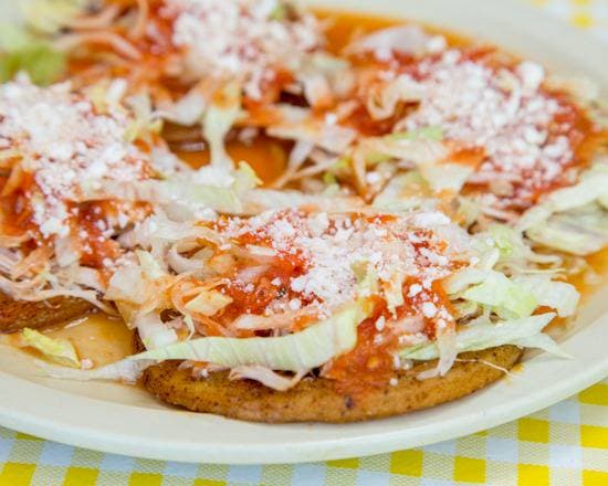 Sopes de Deshebrada Orden con 3 + Coca Cola