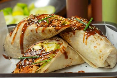 Combo Tradicional: Burrito de Pastor+ Bebida