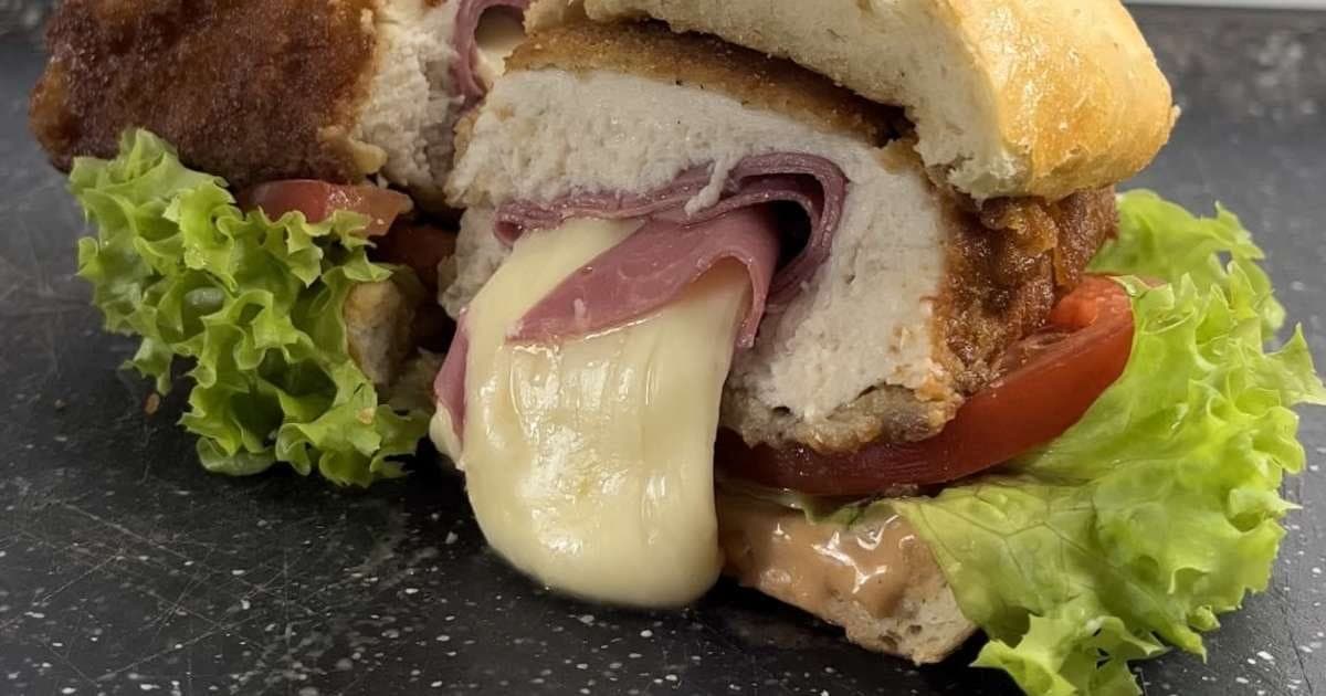 K TACO MILANESA A 3 QUESOS CON PAPAS + POSTRE SORP