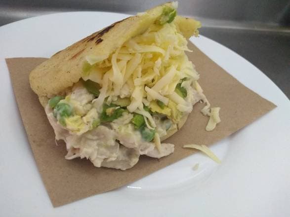 Combo Arepas + Tajadas con queso
